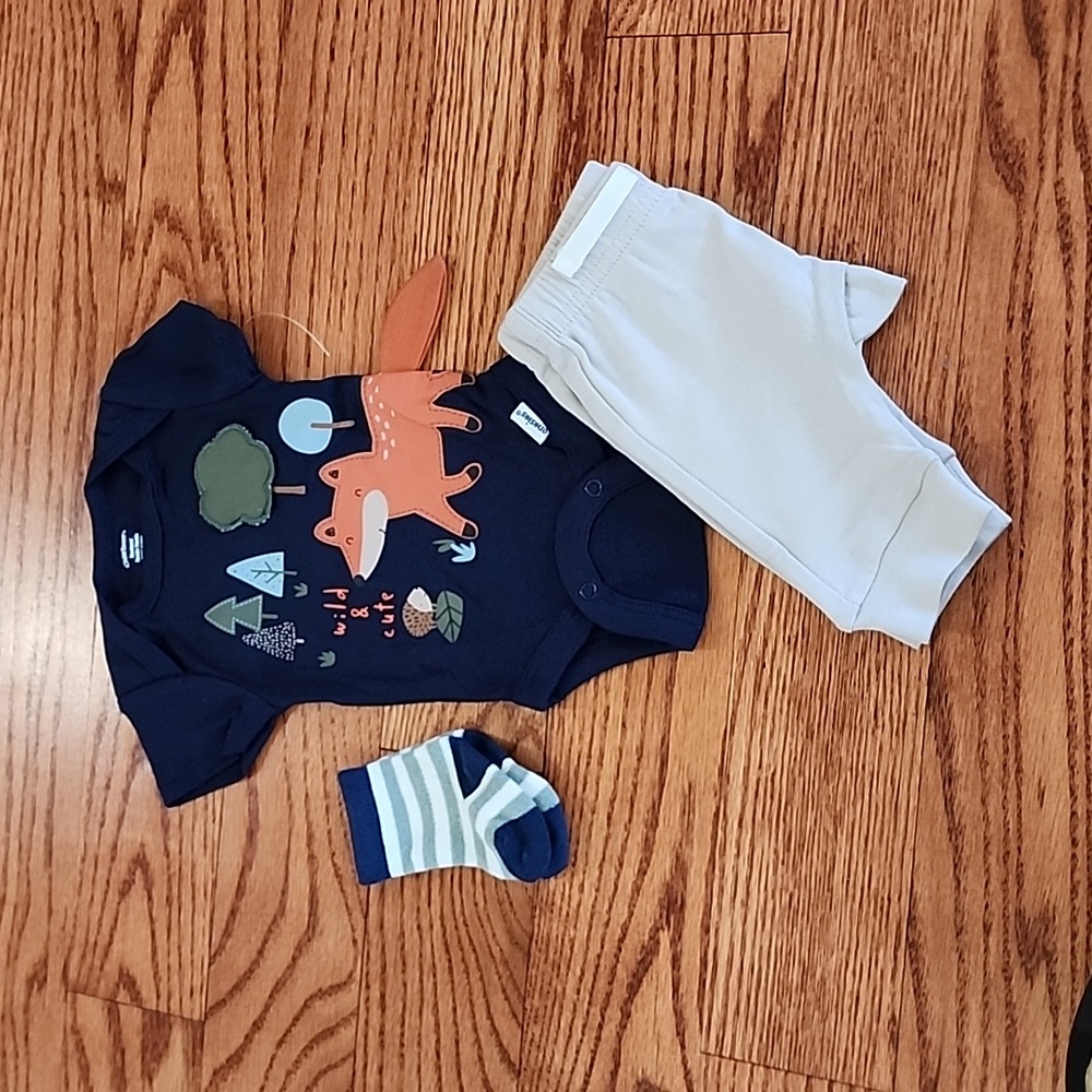 Geeber Wild fox baby boys newborn outfit with socks